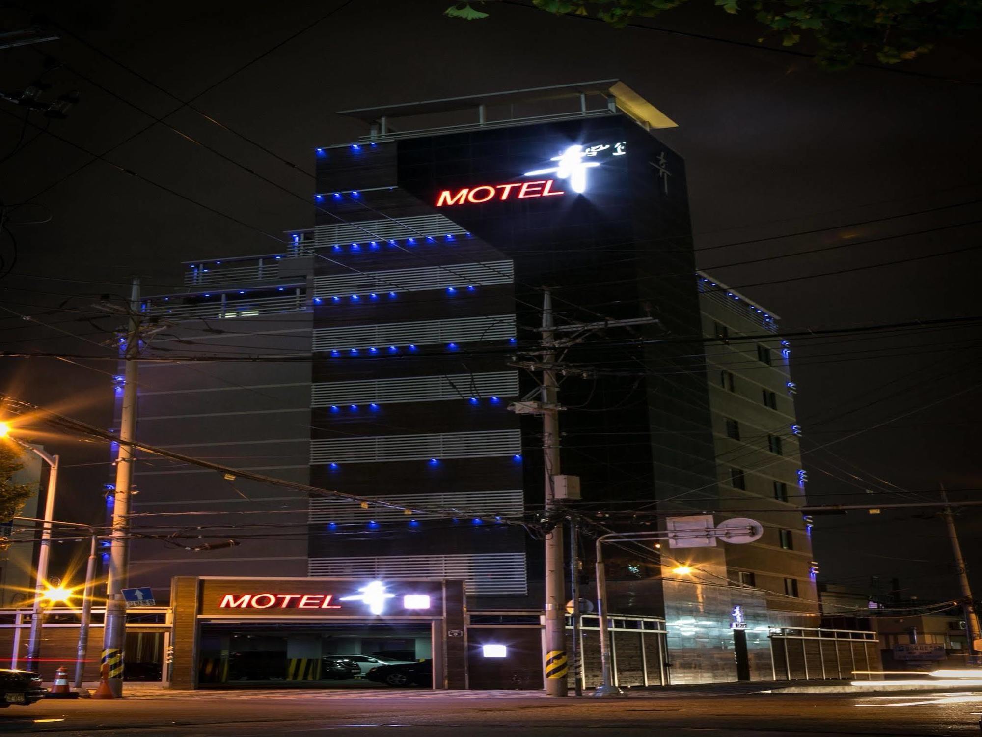 Hue Motel Busan Bagian luar foto